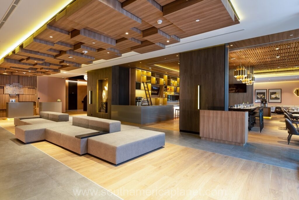 Holiday-Inn-Lima-Miraflores-lobby