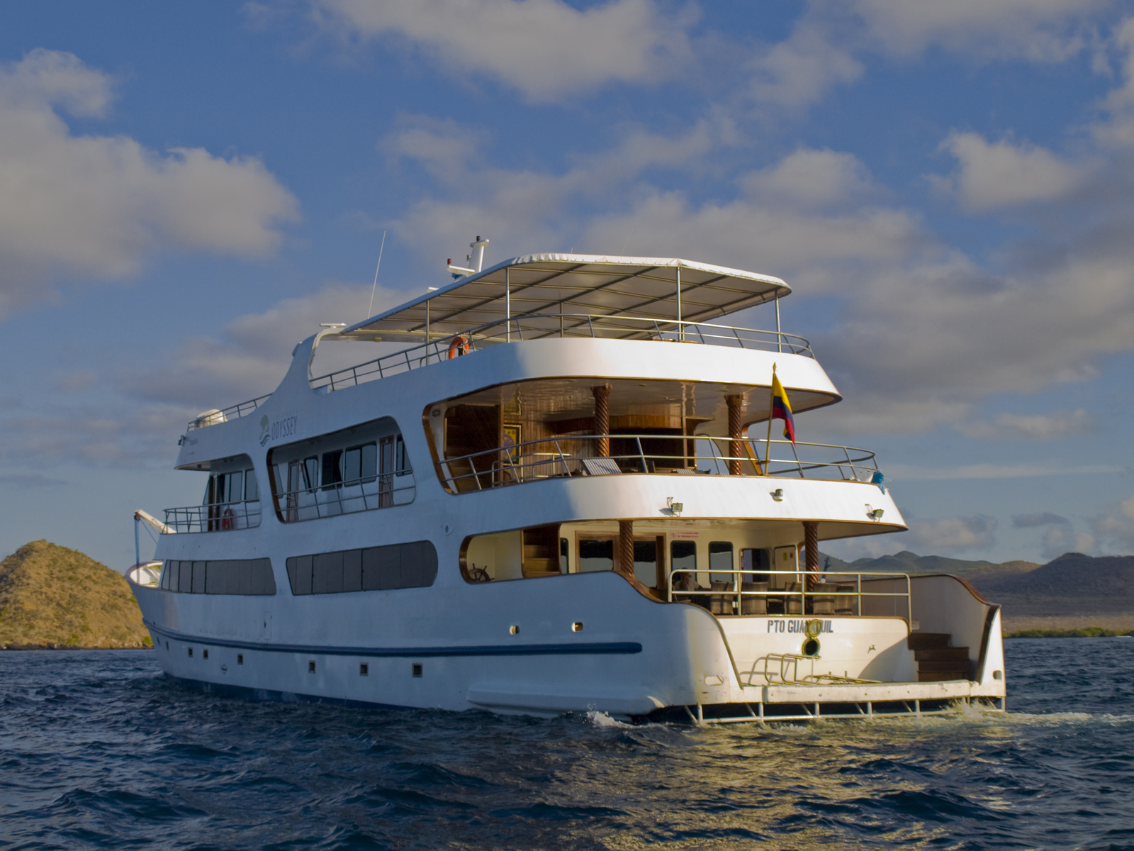 luxury yacht galapagos